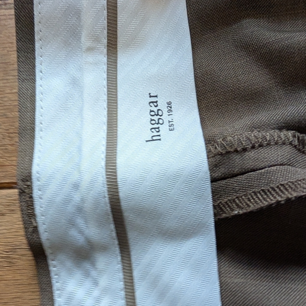 Men's Haggar Brown Pleated Front Straight Leg Dress Pants Size 42x32 - Picture 2 of 5